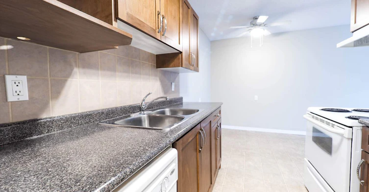 11012 82 Avenue, Edmonton, AB, T6G 2P6 - 3