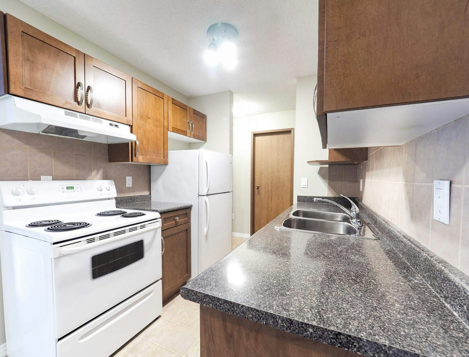 11012 82 Avenue, Edmonton, AB, T6G 2P6 - 5