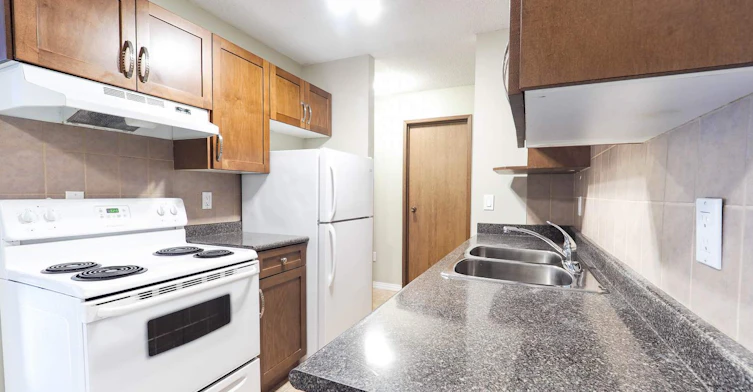 11012 82 Avenue, Edmonton, AB, T6G 2P6 - 5