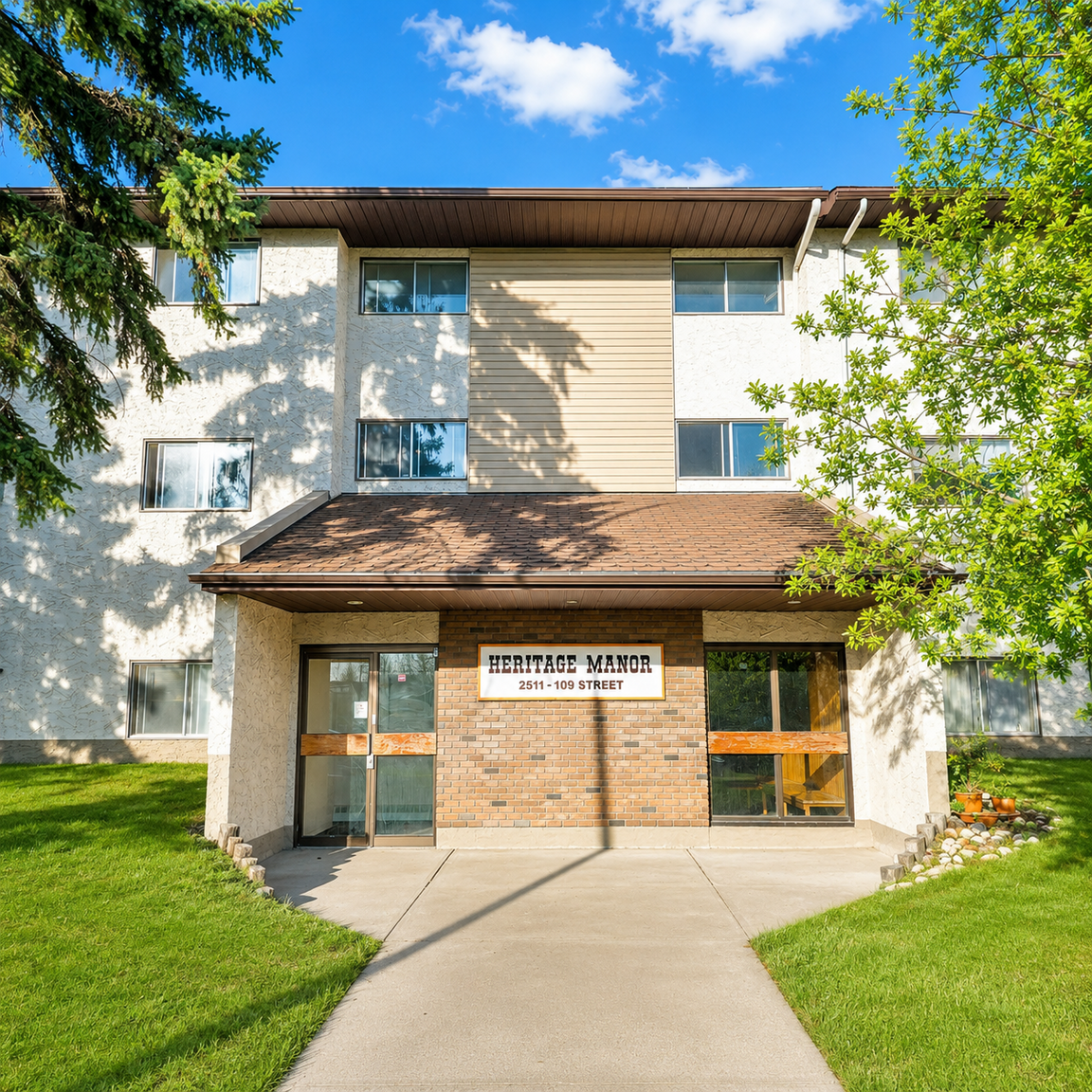 2511 109 Street, Edmonton, AB, T6J 5C8 - 2