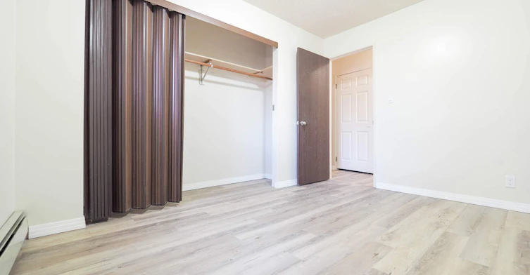 2511 109 Street, Edmonton, AB, T6J 5C8 - 5