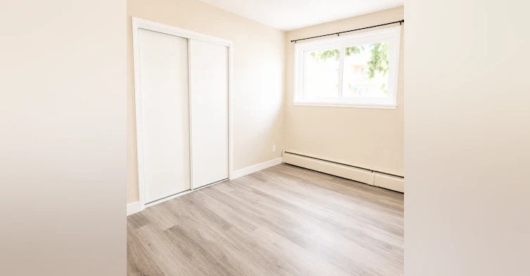 9035 99 Street, Edmonton, AB, T6E 3V6 - 8