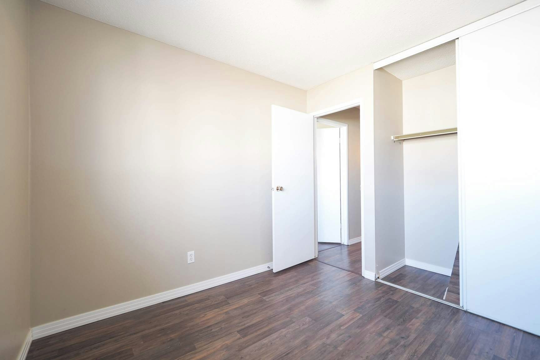 132 Knottwood Road North, Edmonton, AB, T6K 2P3 - 6