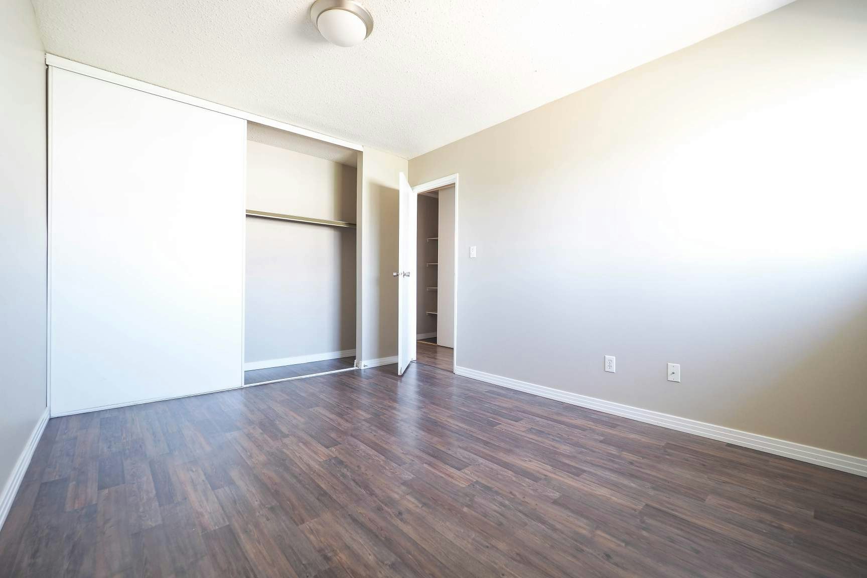 132 Knottwood Road North, Edmonton, AB, T6K 2P3 - 5