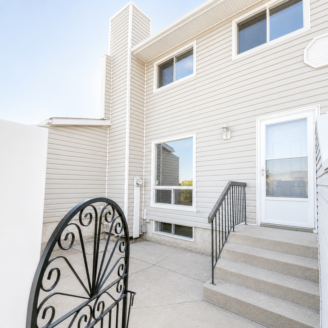 132 Knottwood Road North, Edmonton, AB, T6K 2P3 - 9