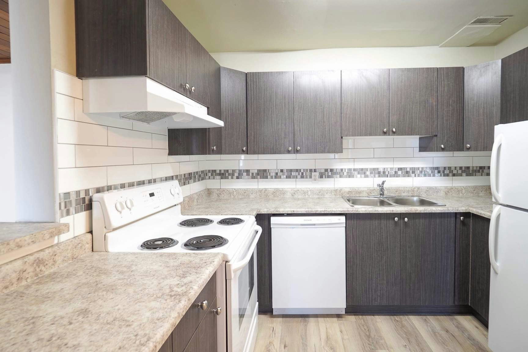 132 Knottwood Road North, Edmonton, AB, T6K 2P3 - 4