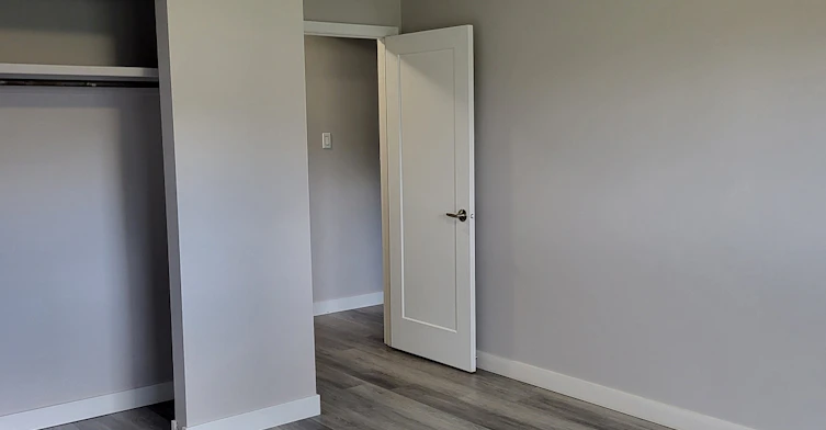 6707 92 Avenue, Edmonton, AB, T6B 0S3 - 5