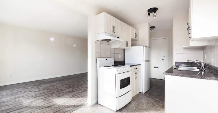 8205 86 Avenue, Edmonton, AB, T6C 1J3 - 4