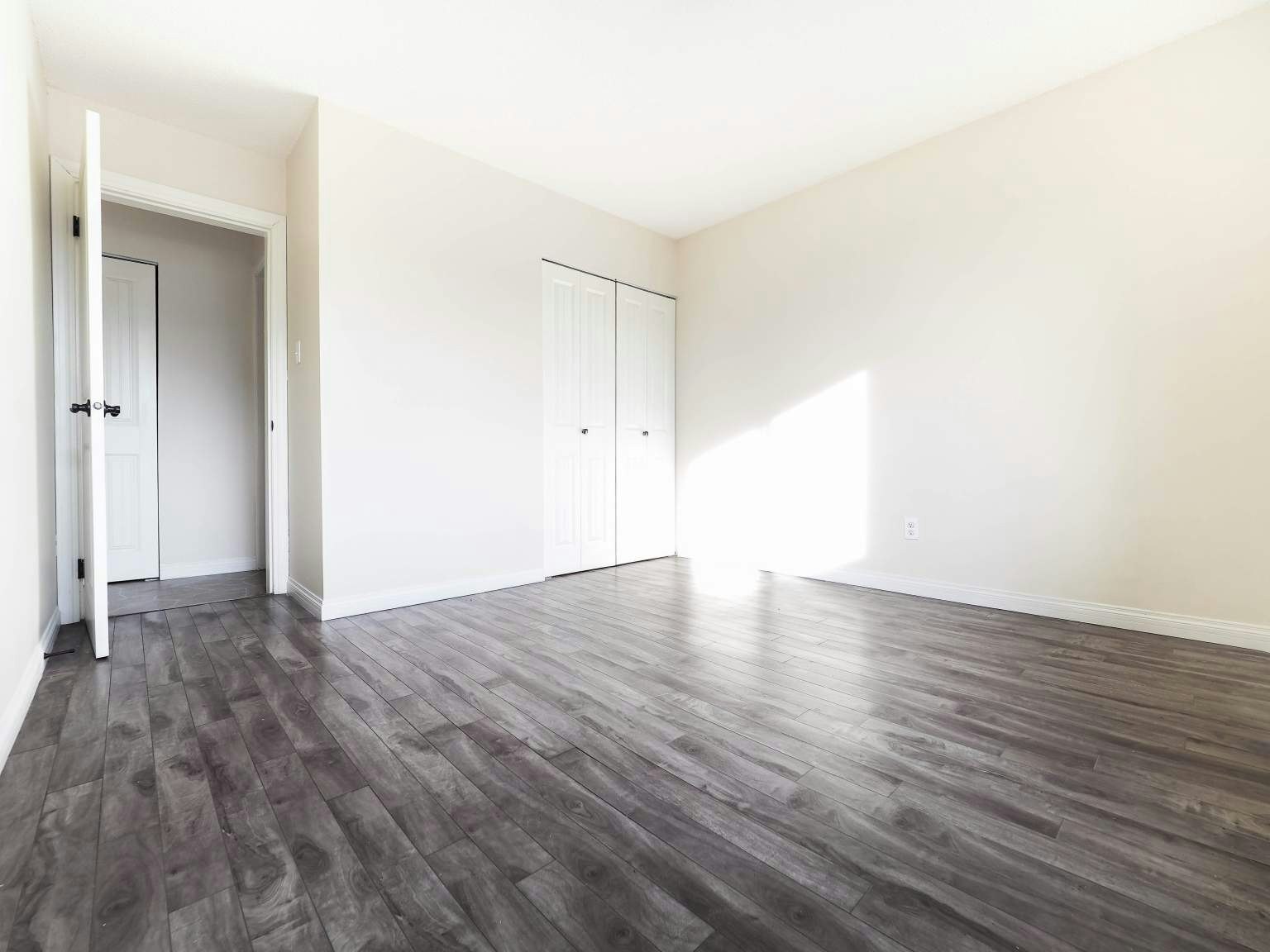 8205 86 Avenue, Edmonton, AB, T6C 1J3 - 6
