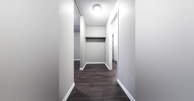 2207 118 Street, Edmonton, AB, T6J 6L8 - 4