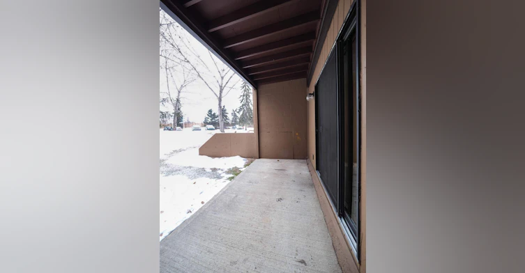 2207 118 Street, Edmonton, AB, T6J 6L8 - 2