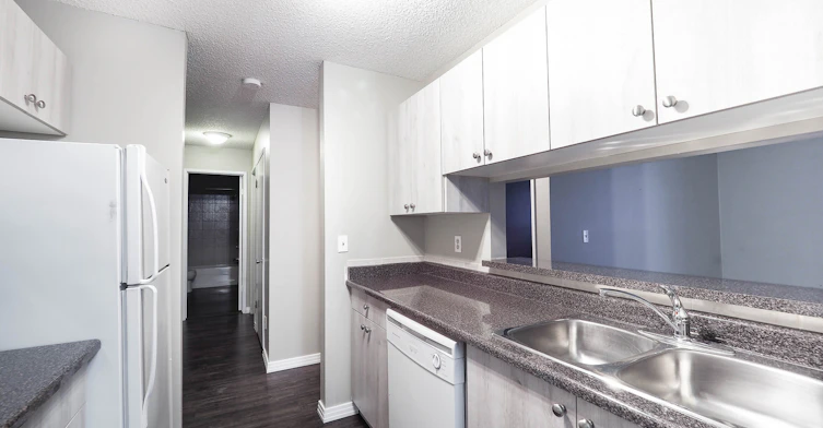 2207 118 Street, Edmonton, AB, T6J 6L8 - 2