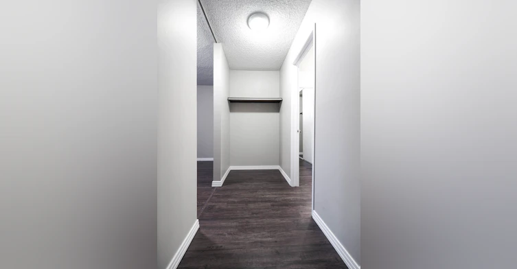 2207 118 Street, Edmonton, AB, T6J 6L8 - 4