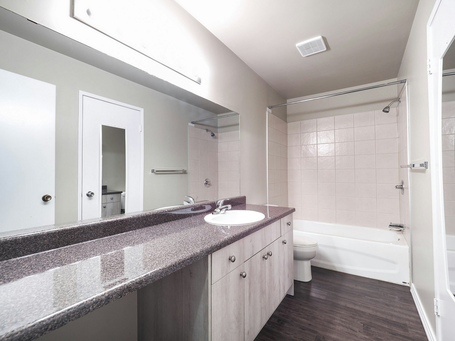 2207 118 Street, Edmonton, AB, T6J 6L8 - 7