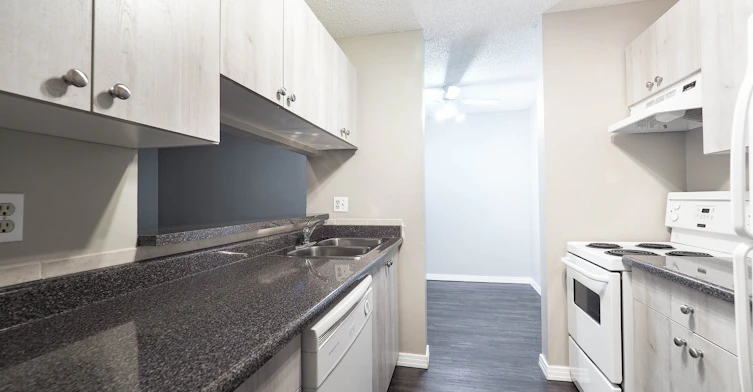 2207 118 Street, Edmonton, AB, T6J 6L8 - 3