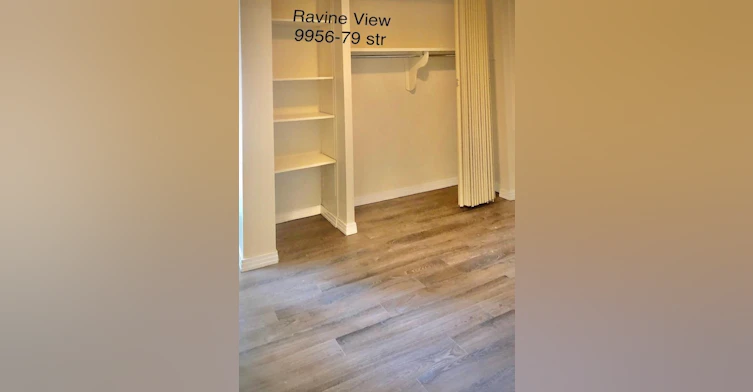 9956 79 Street, Edmonton, AB, T6A 3G1 - 4