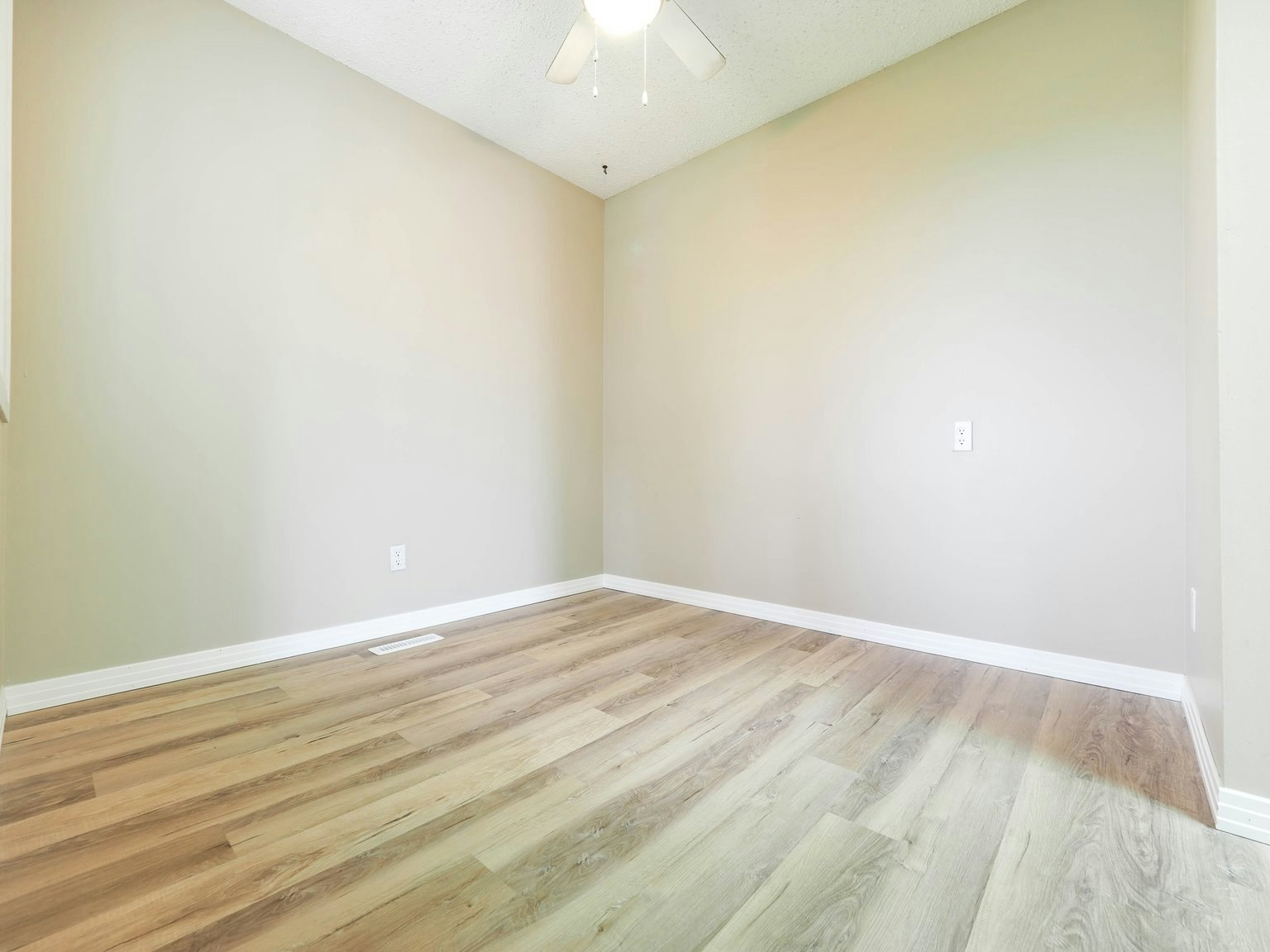 10103 164 Avenue, Edmonton, AB, T5X 3R3 - 5
