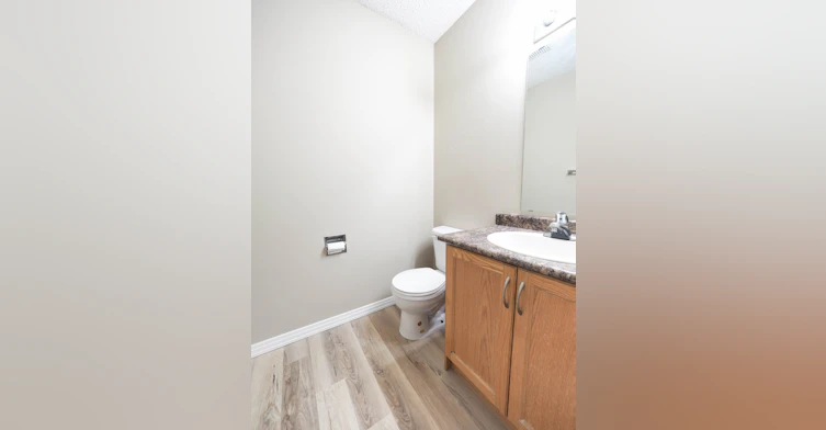 10103 164 Avenue, Edmonton, AB, T5X 3R3 - 10