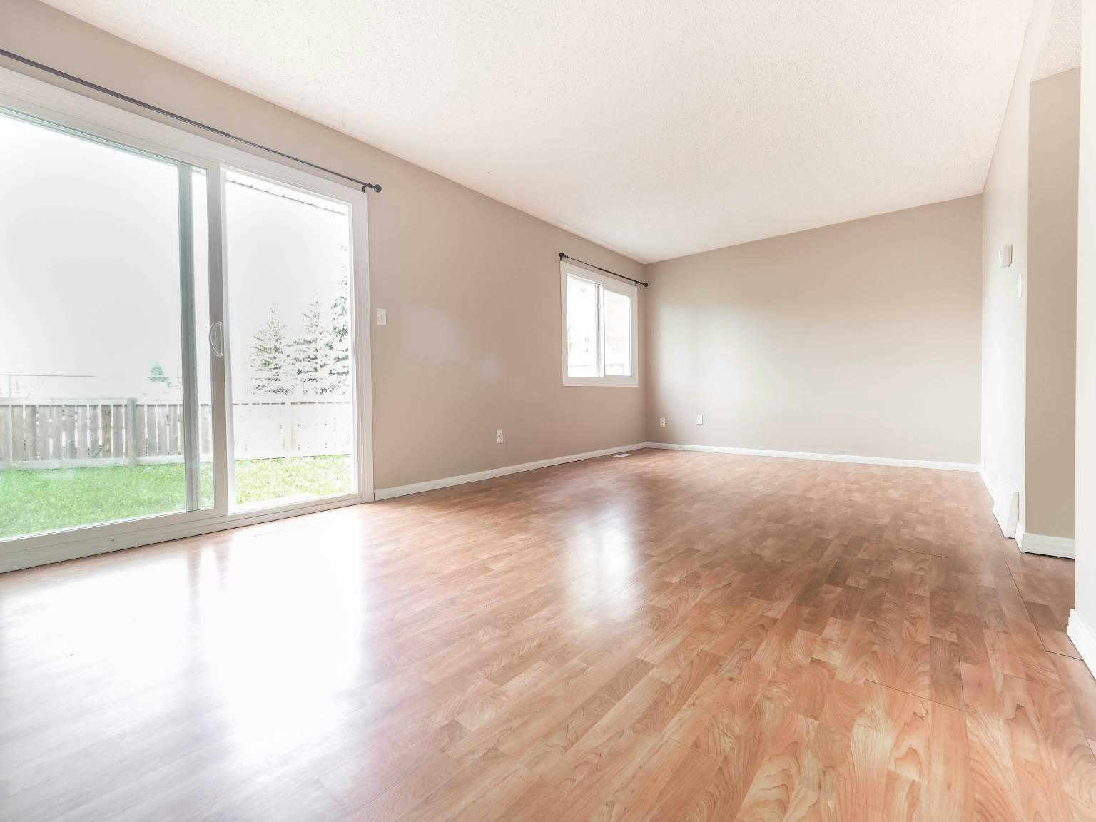 10103 164 Avenue, Edmonton, AB, T5X 3R3 - 4