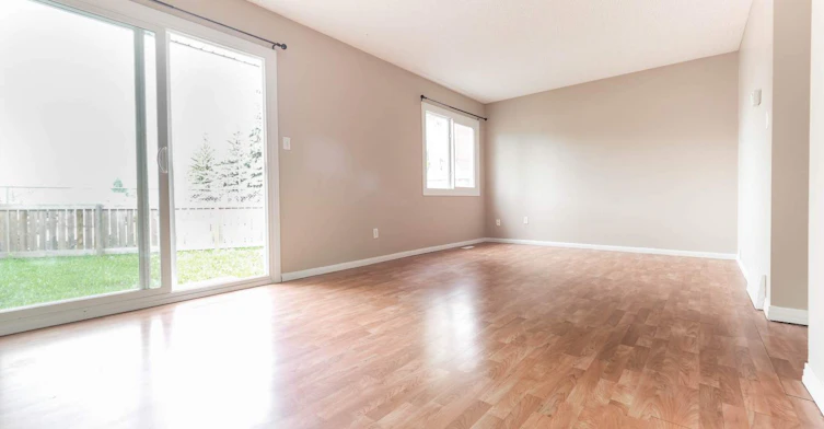 10103 164 Avenue, Edmonton, AB, T5X 3R3 - 4