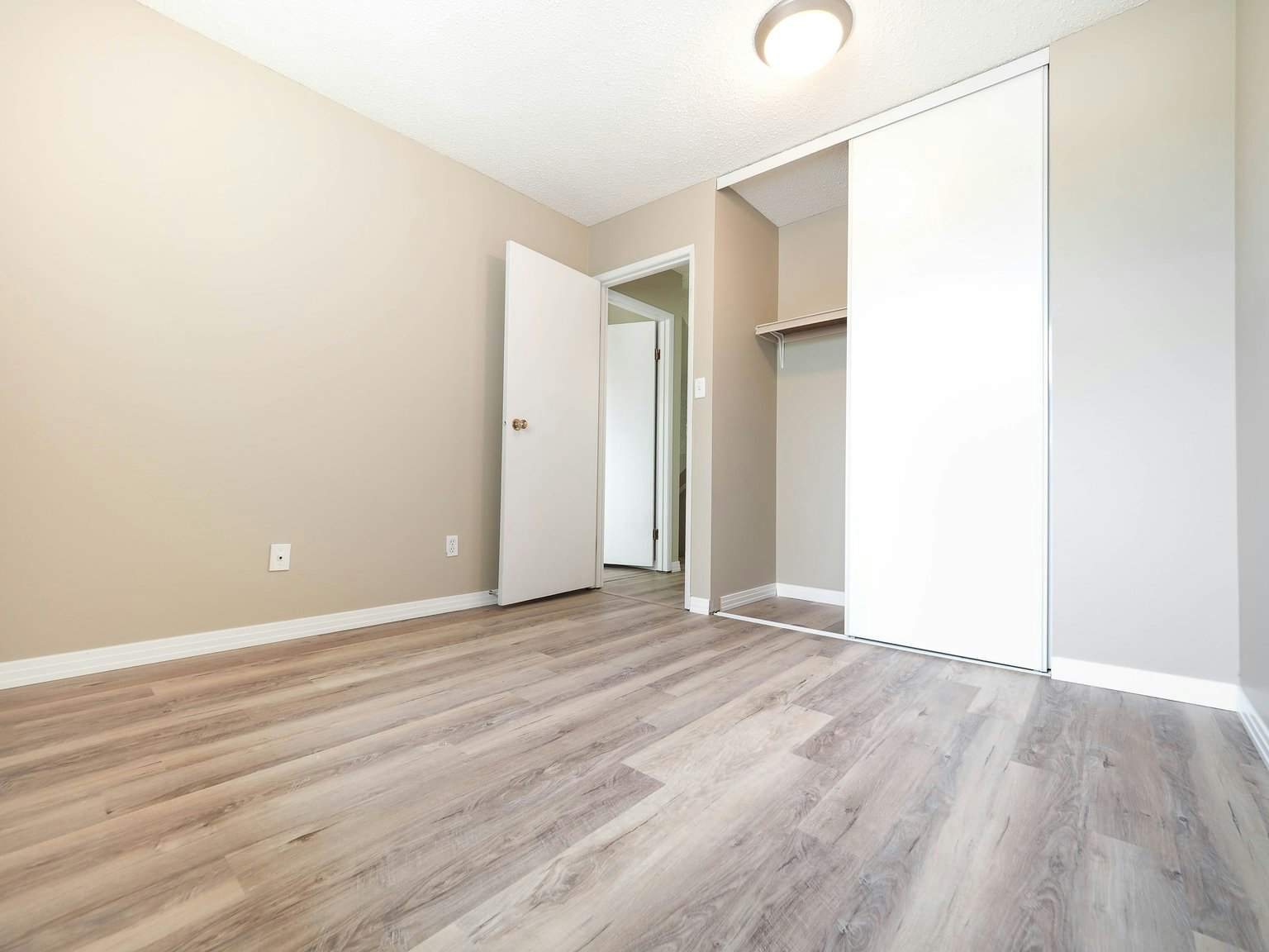 10103 164 Avenue, Edmonton, AB, T5X 3R3 - 8