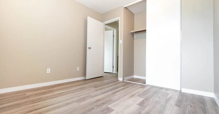 10103 164 Avenue, Edmonton, AB, T5X 3R3 - 8