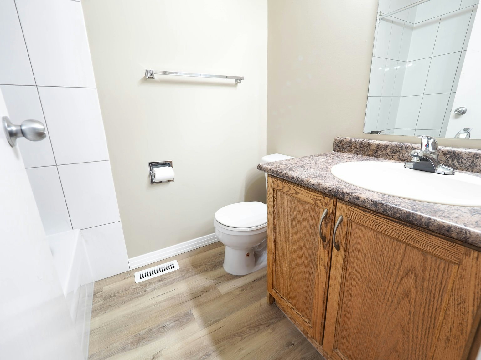 10103 164 Avenue, Edmonton, AB, T5X 3R3 - 9