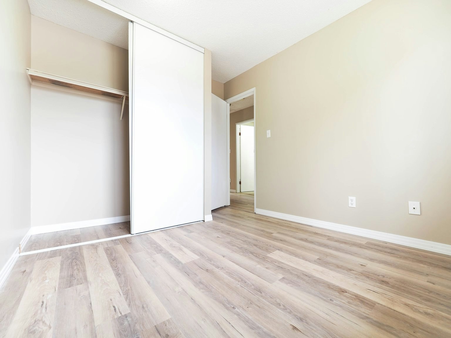 10103 164 Avenue, Edmonton, AB, T5X 3R3 - 7