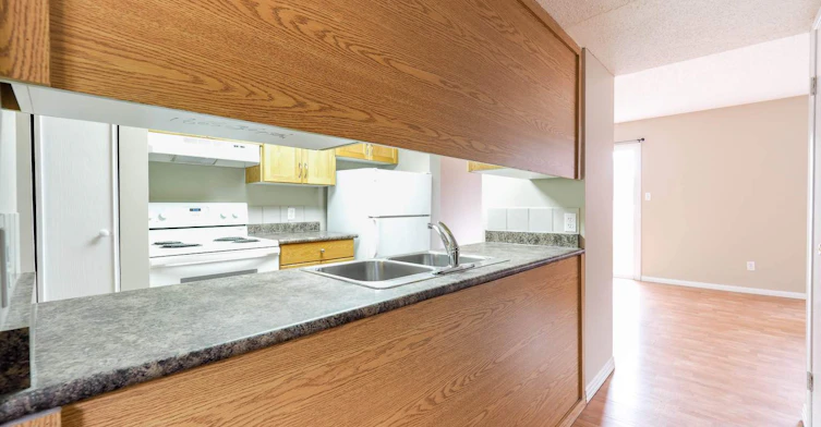 10103 164 Avenue, Edmonton, AB, T5X 3R3 - 2
