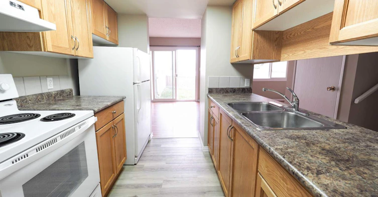 10103 164 Avenue, Edmonton, AB, T5X 3R3 - 3