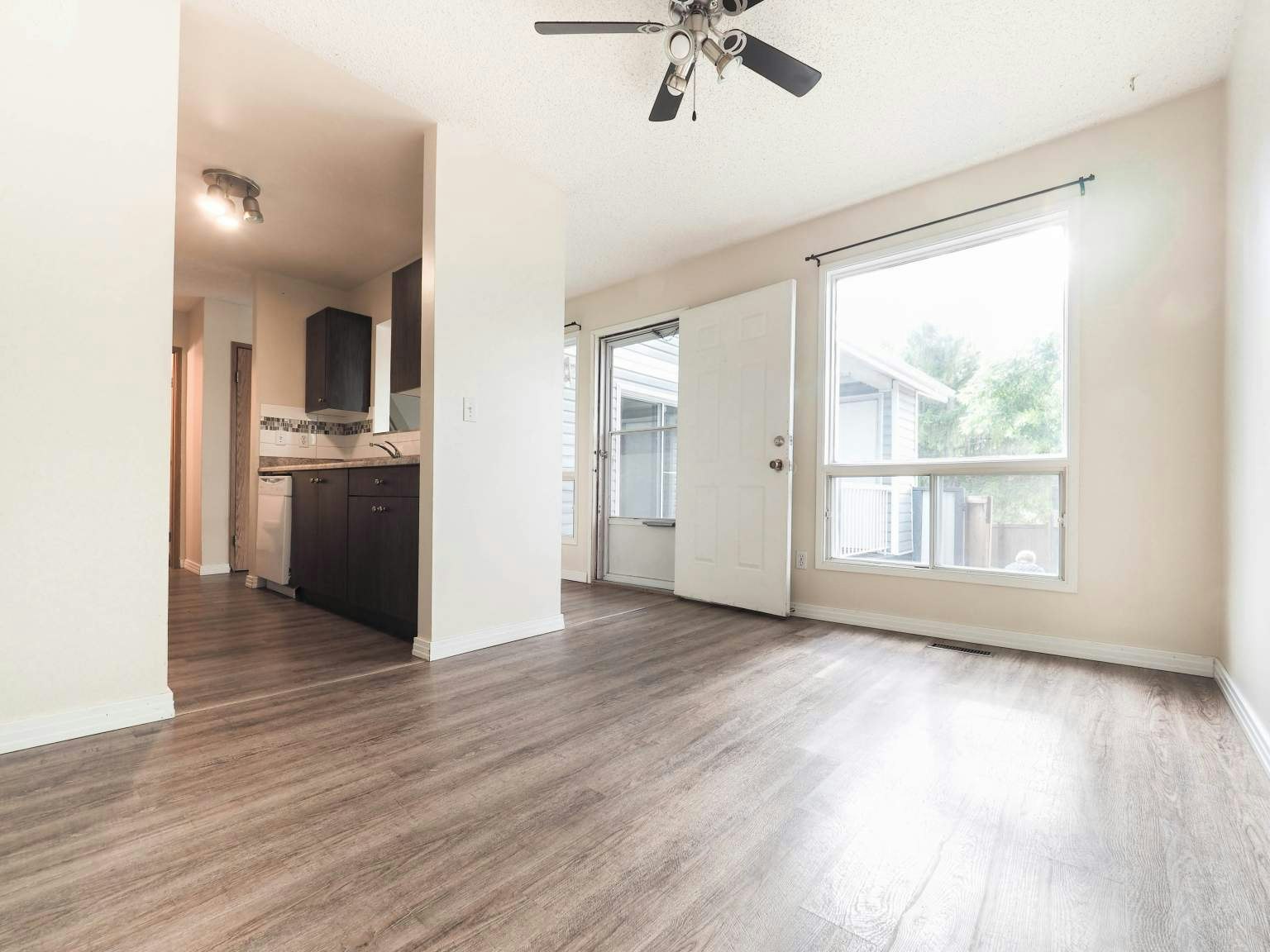 1204 54 Street, Edmonton, AB, T6L 5L3 - 5