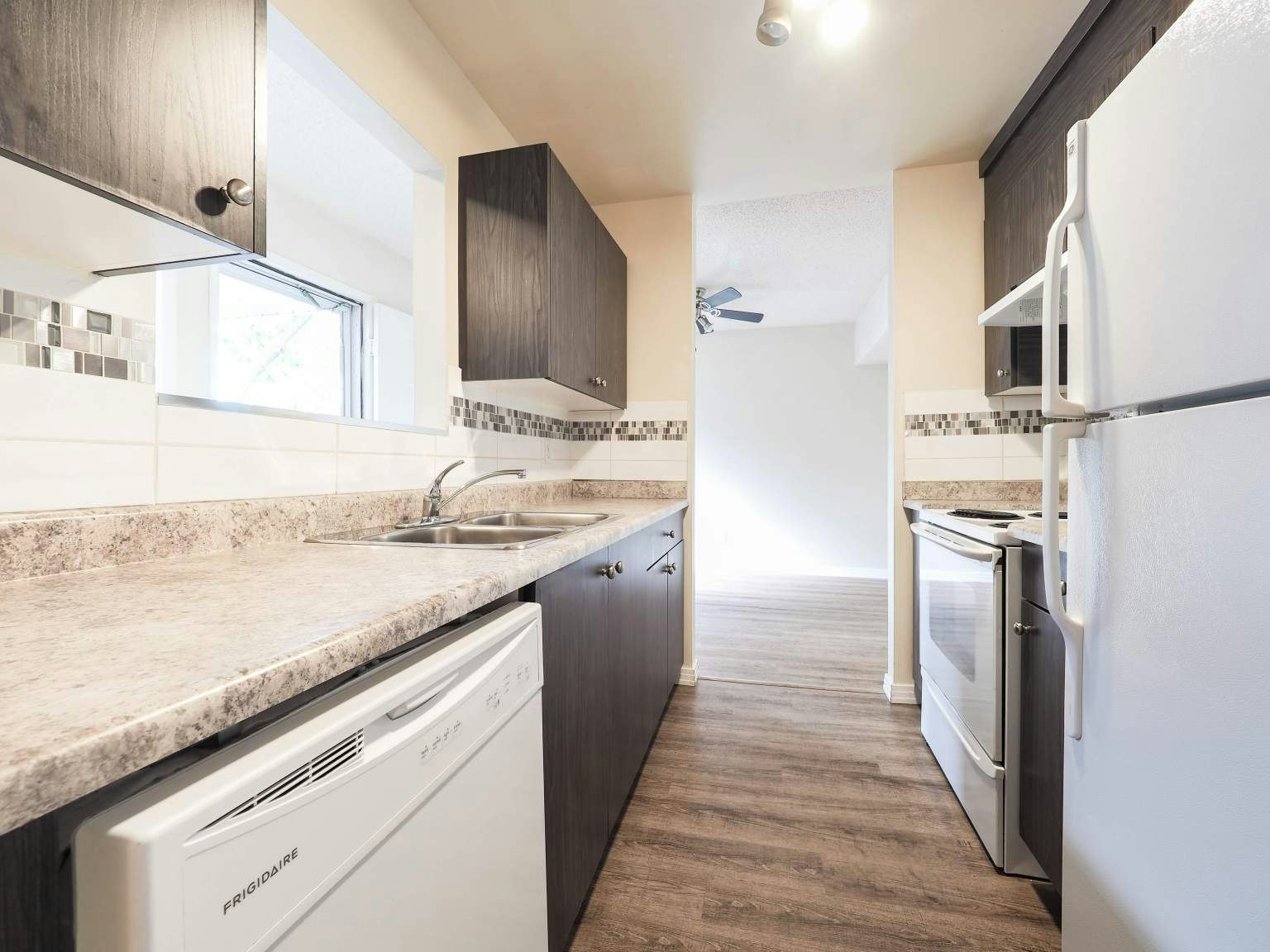 1204 54 Street, Edmonton, AB, T6L 5L3 - 6