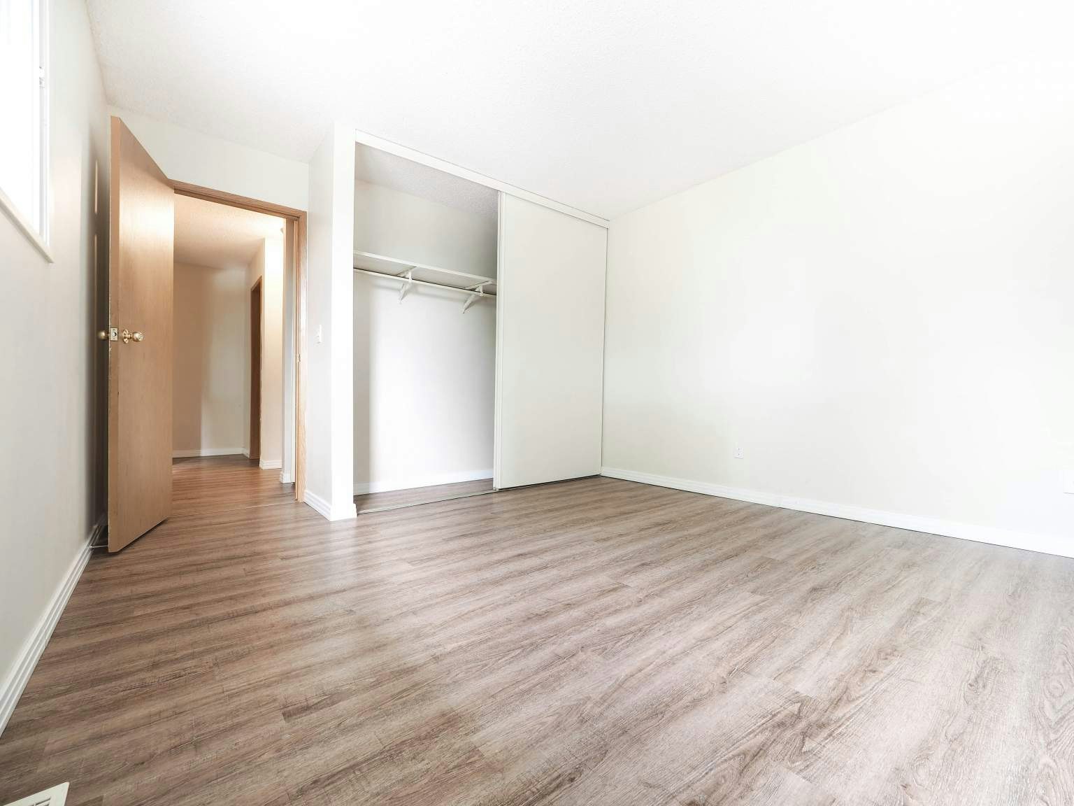 1204 54 Street, Edmonton, AB, T6L 5L3 - 8