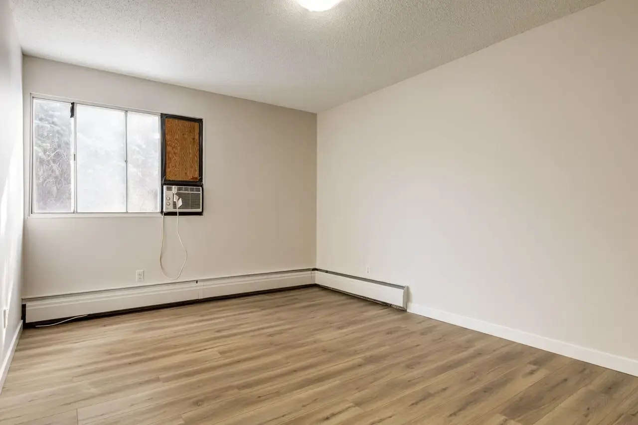 302-4810 60 Street, Camrose, AB, T4V 3B9 - 12