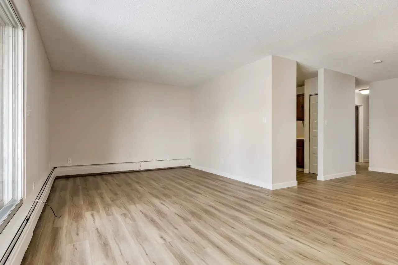 302-4810 60 Street, Camrose, AB, T4V 3B9 - 2