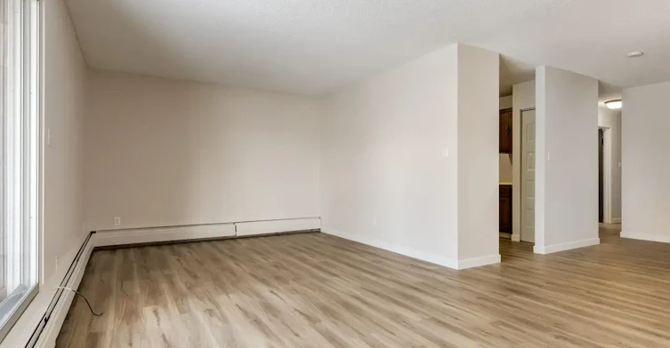 302-4810 60 Street, Camrose, AB, T4V 3B9 - 2
