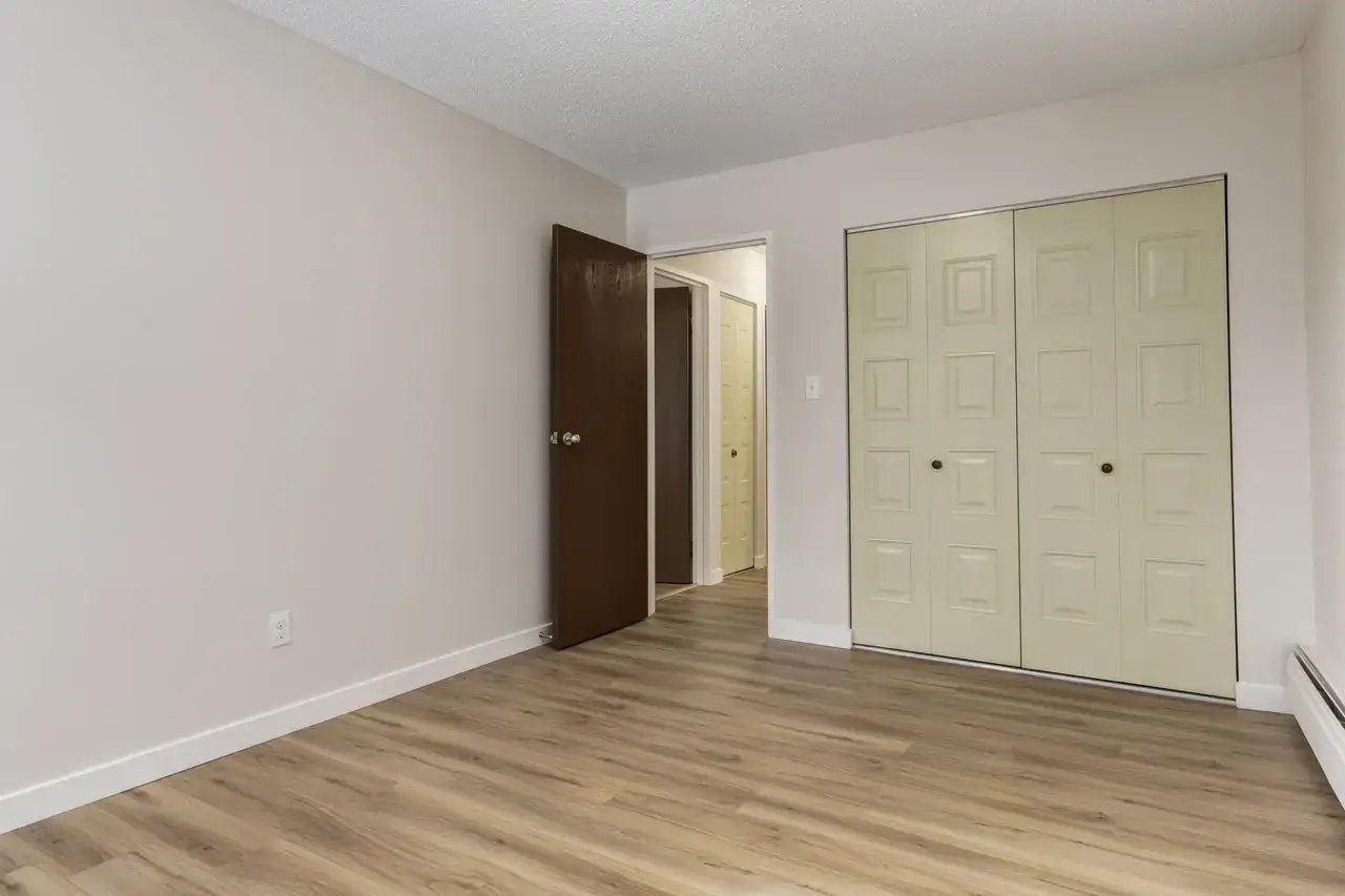 302-4810 60 Street, Camrose, AB, T4V 3B9 - 11