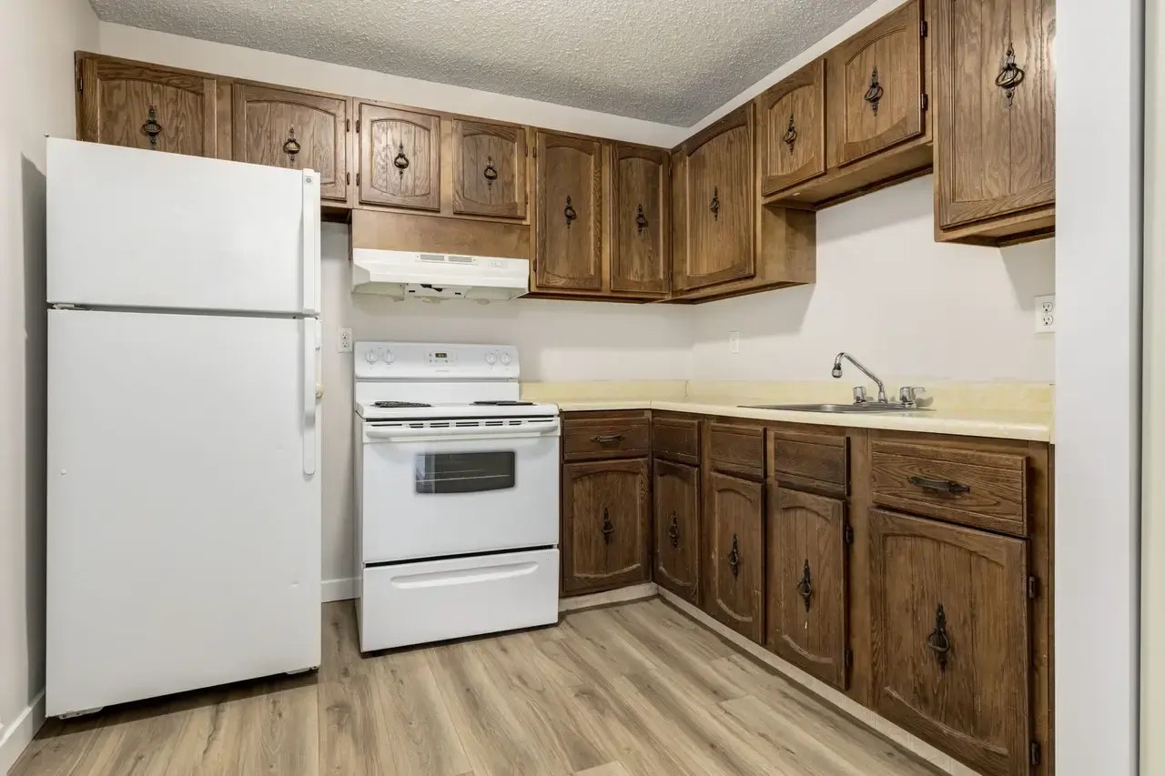 307-4810 60 Street, Camrose, AB, T4V 3B9 - 4