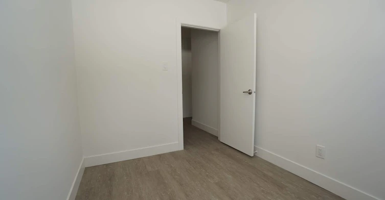 10141 154 Street, Edmonton, AB, T5P 2H2 - 14