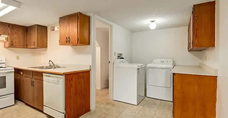 16-721 7th Avenue, Lethbridge, AB, T1J 1J5 - 5
