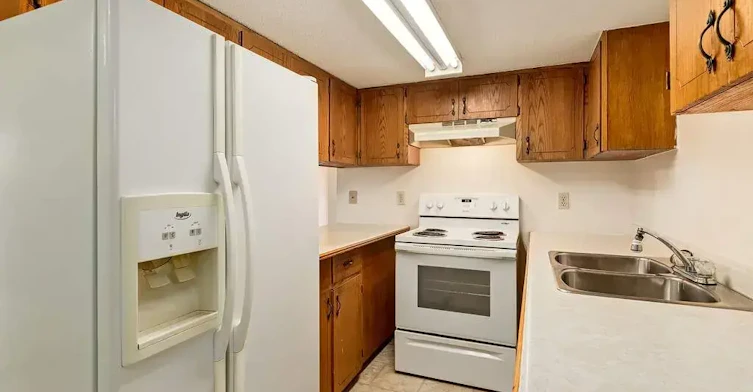 16-721 7th Avenue, Lethbridge, AB, T1J 1J5 - 4
