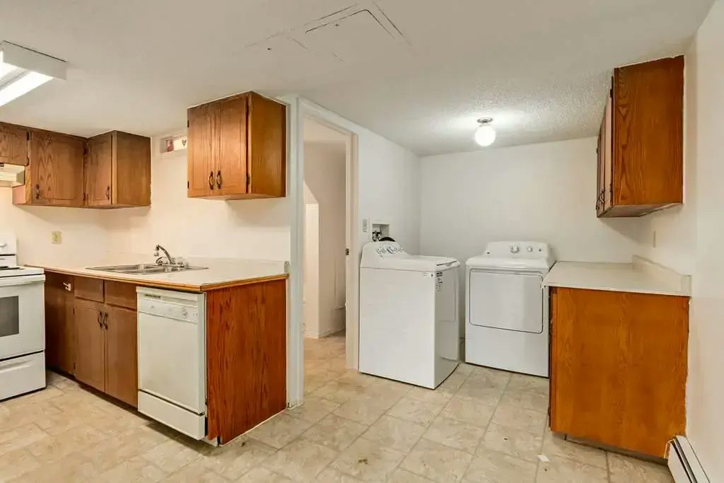 5-721 7th Avenue, Lethbridge, AB, T1J 1J5 - 5