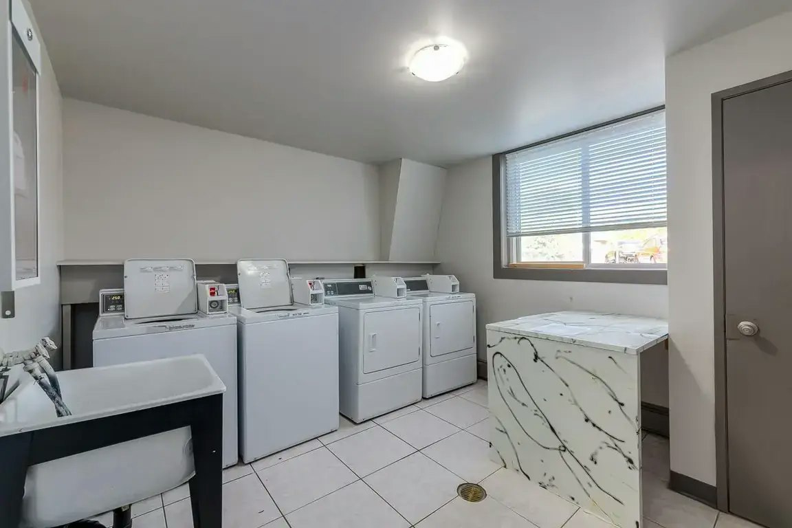 301-2398 Southview Drive SE, Medicine Hat, AB, T1B 1E9 - 9