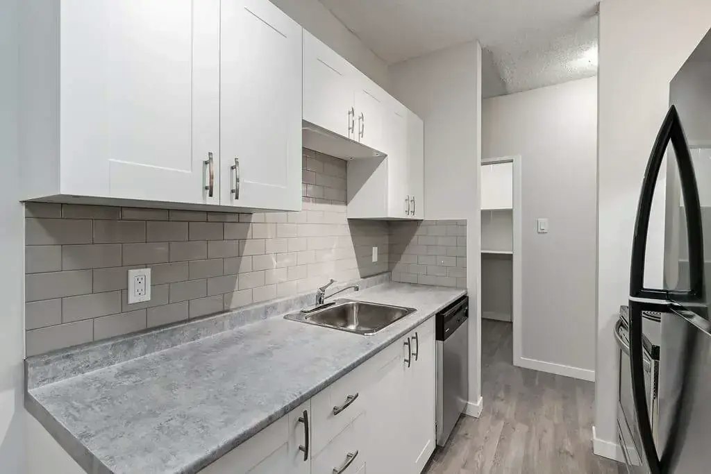 301-2398 Southview Drive SE, Medicine Hat, AB, T1B 1E9 - 4