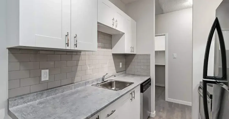 302-2398 Southview Drive SE, Medicine Hat, AB, T1B 1E9 - 4