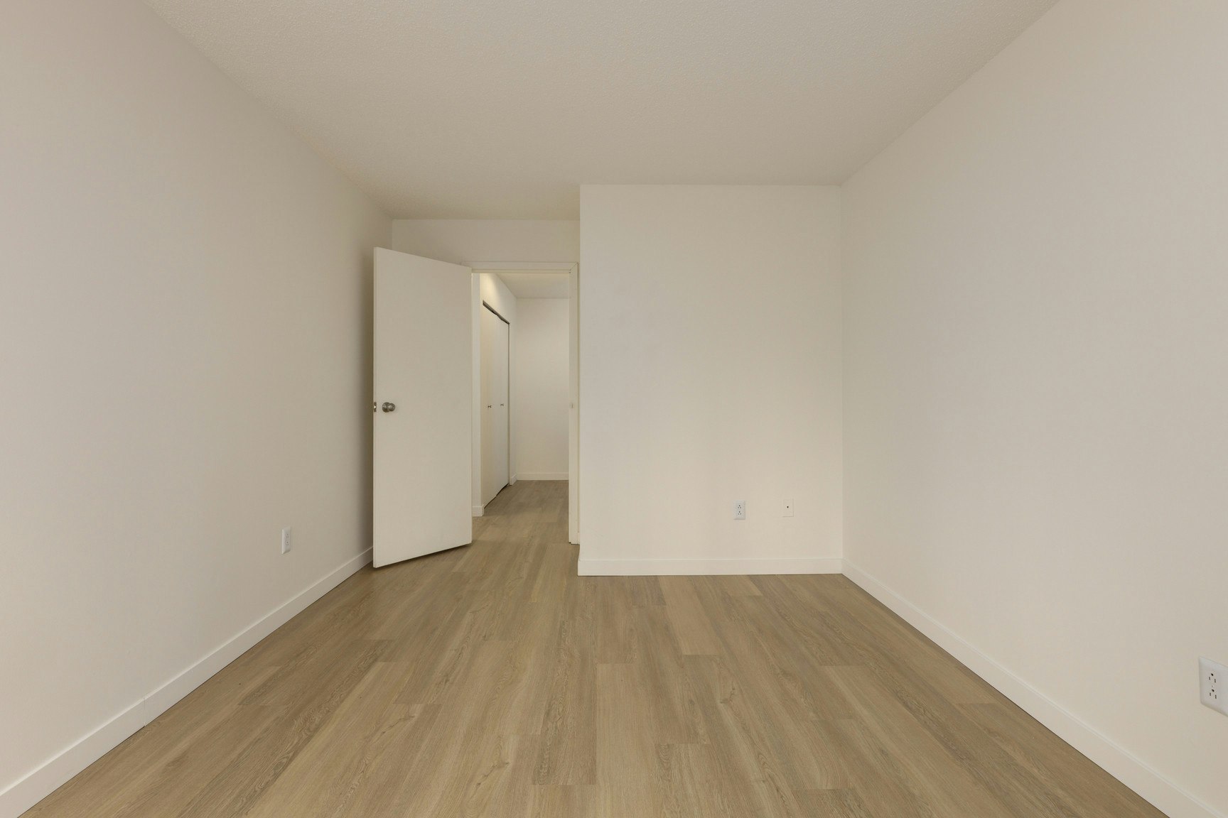 203-1859 Woodway Place, Burnaby, BC, V5B 2N5 - 12