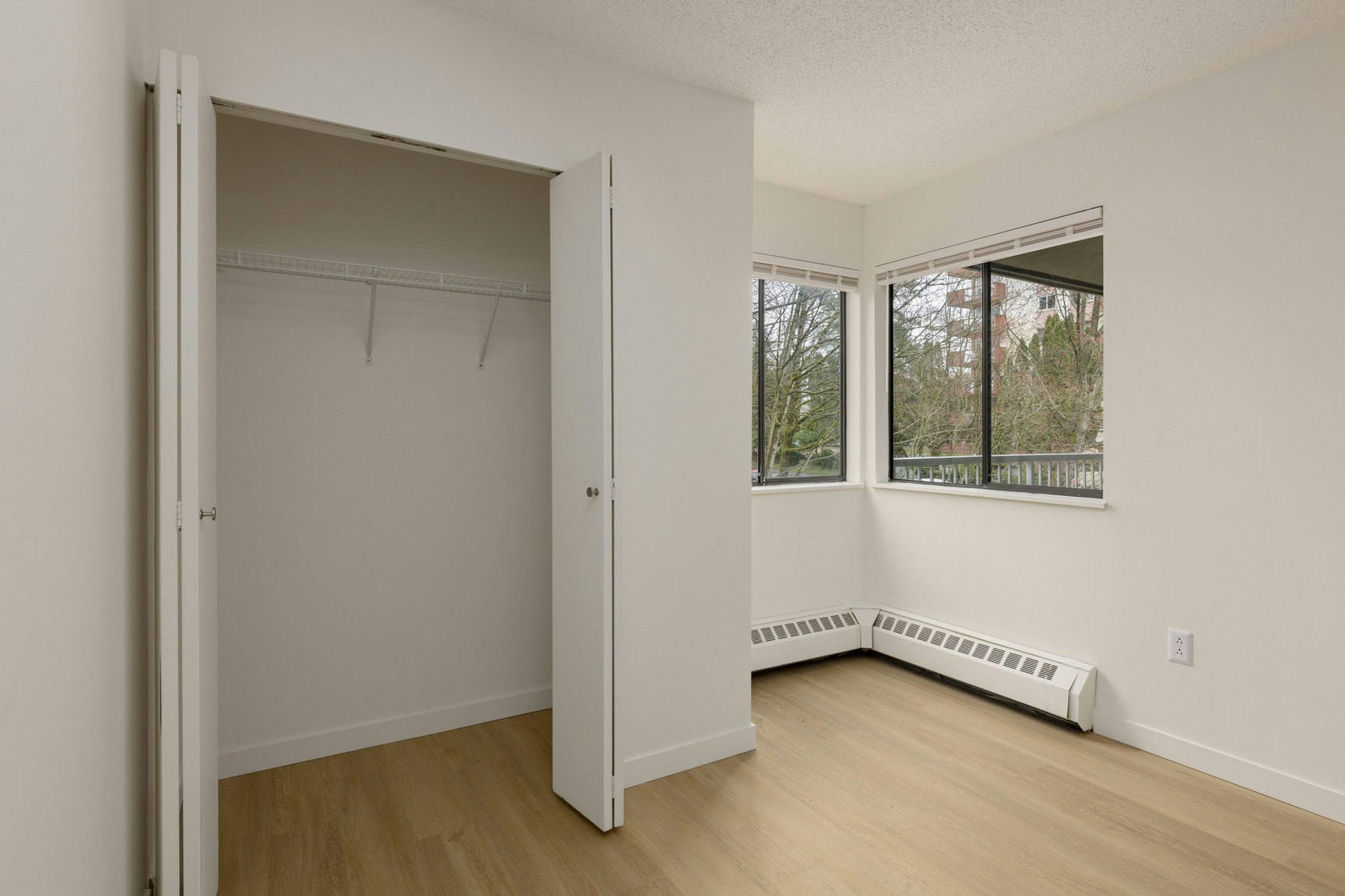 203-1859 Woodway Place, Burnaby, BC, V5B 2N5 - 11