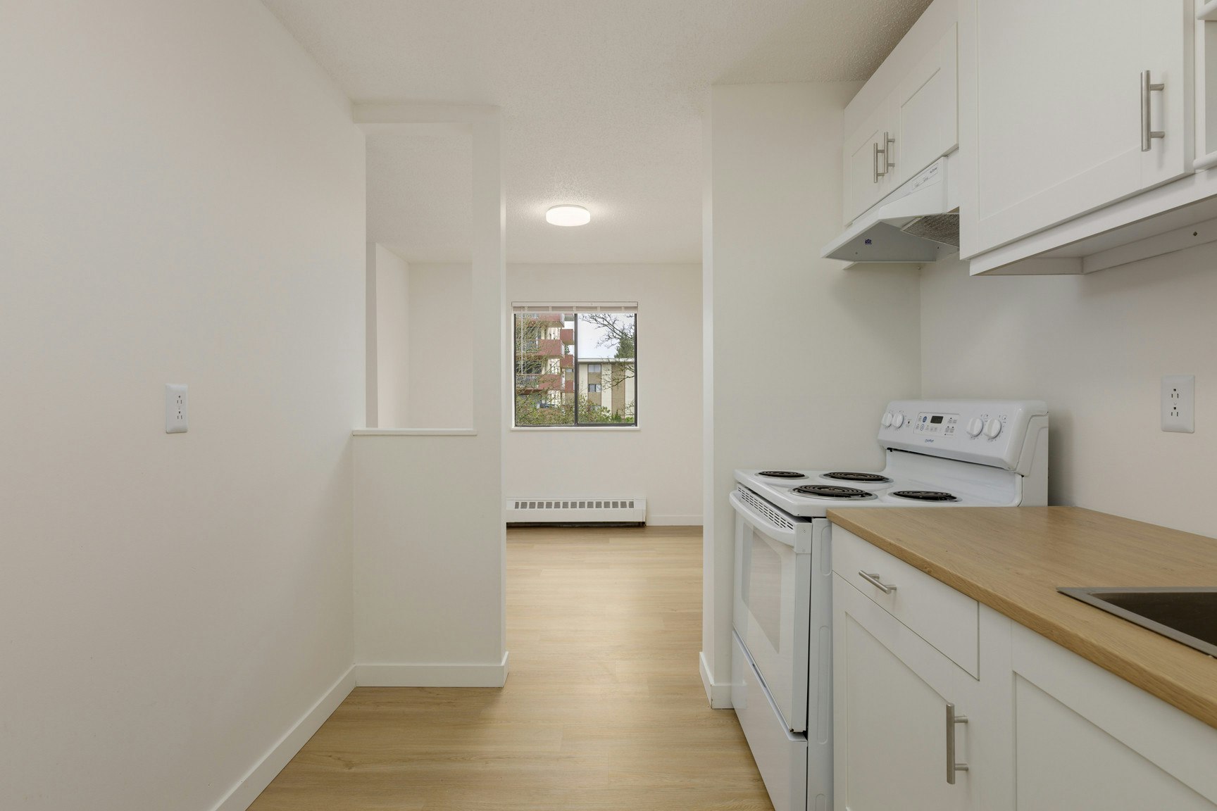 203-1859 Woodway Place, Burnaby, BC, V5B 2N5 - 9