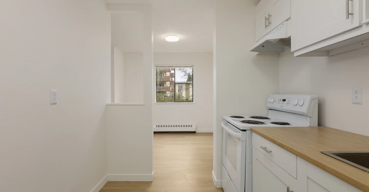 203-1859 Woodway Place, Burnaby, BC, V5B 2N5 - 9