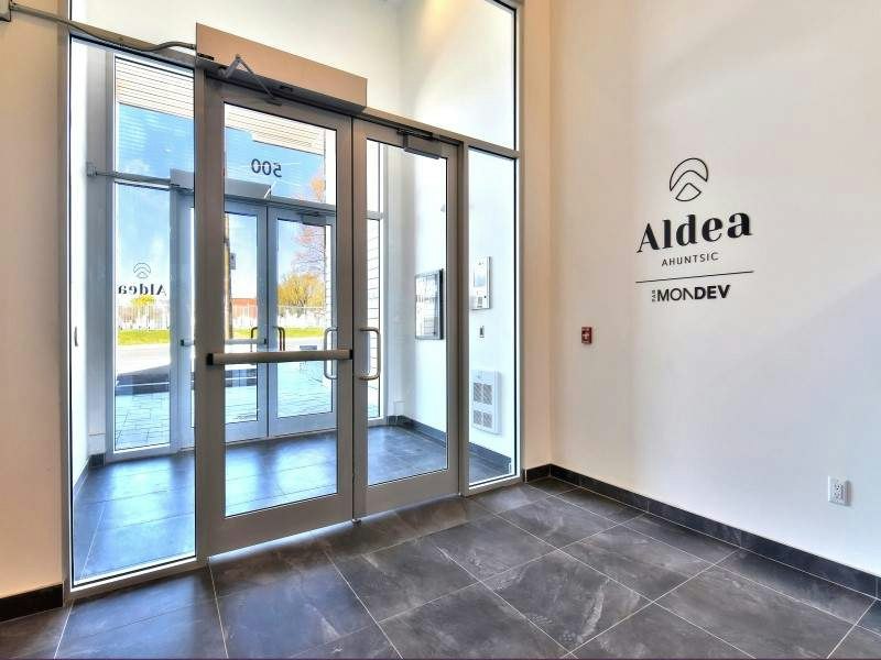 500 Sauve Rue Est, Montréal, QC, H3L 2G2 - 18